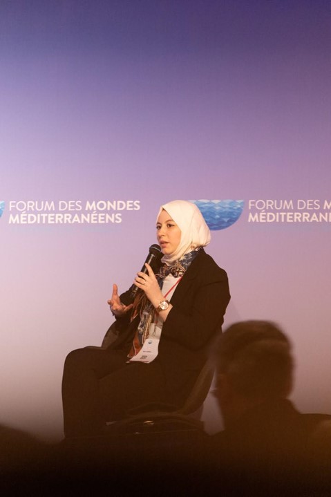 Amira Irmal lors de la Plénière inaugurale du Sommet EMERGING Mediterranean “La Méditerranée, nouveau Laboratoire de l’innovation positive et de la Tech For Good ? : Comment accélérer le développement durable par le Digital en Méditerranée ?”